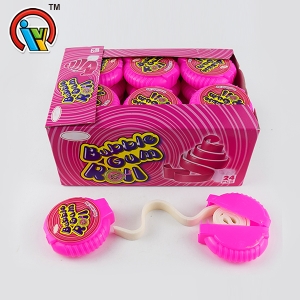 mastigando bolinho de massa doce