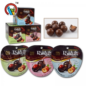 doce de chocolate dentro de espinheiro