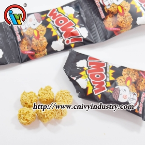Snack crocante de macarrão instantâneo seco