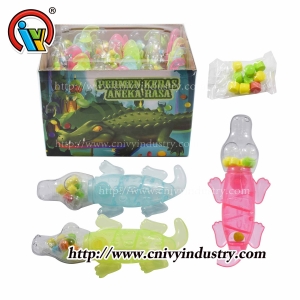 Doces de brinquedo em forma de crocodilo em forma de crocodilo