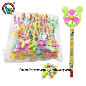 fã de brinquedo de plástico doce com apito
